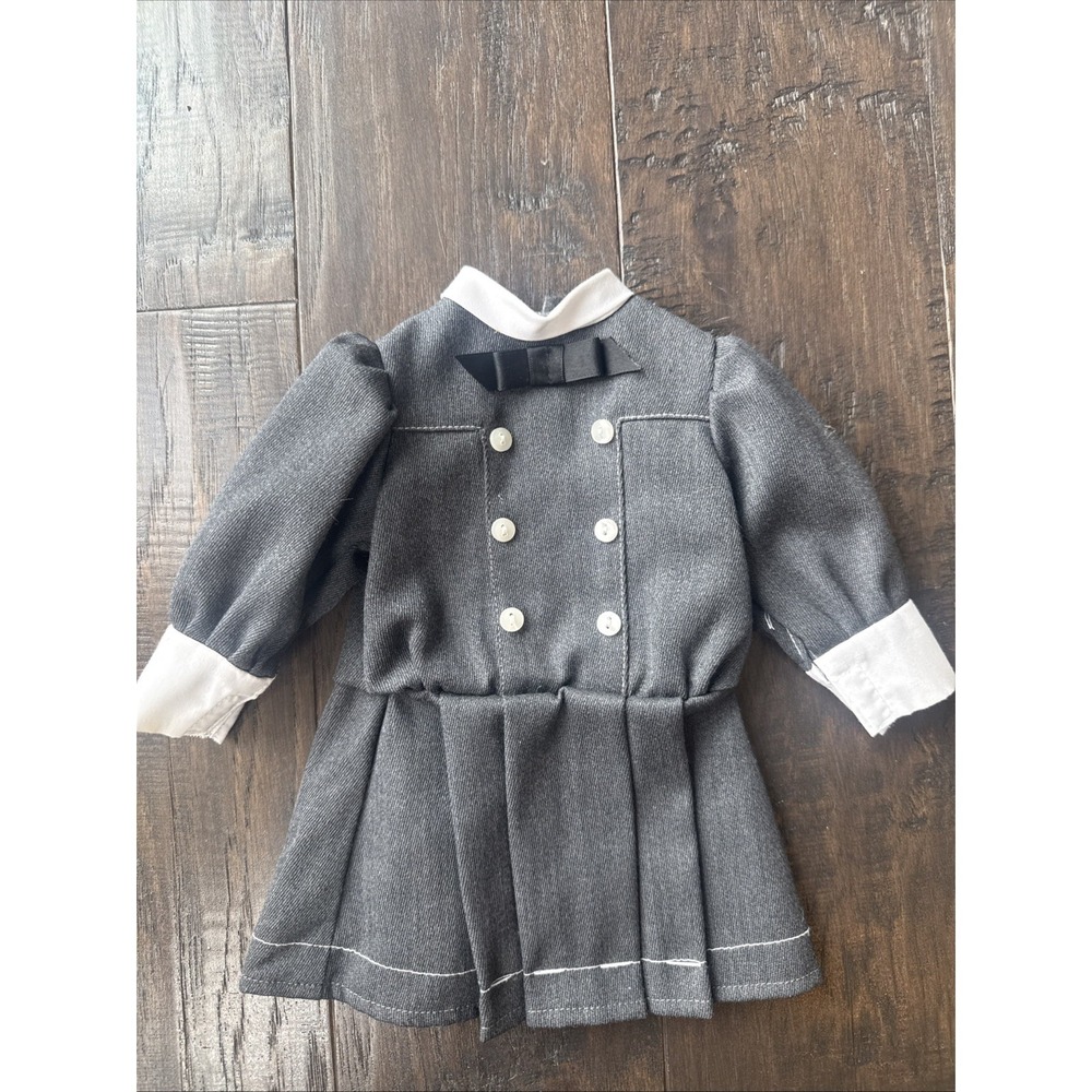 PLEASANT COMPANY 1997 SAMANTHA AMERICAN GIRL DOLL GREY BUSTER BROWN SCHOOL DRESS